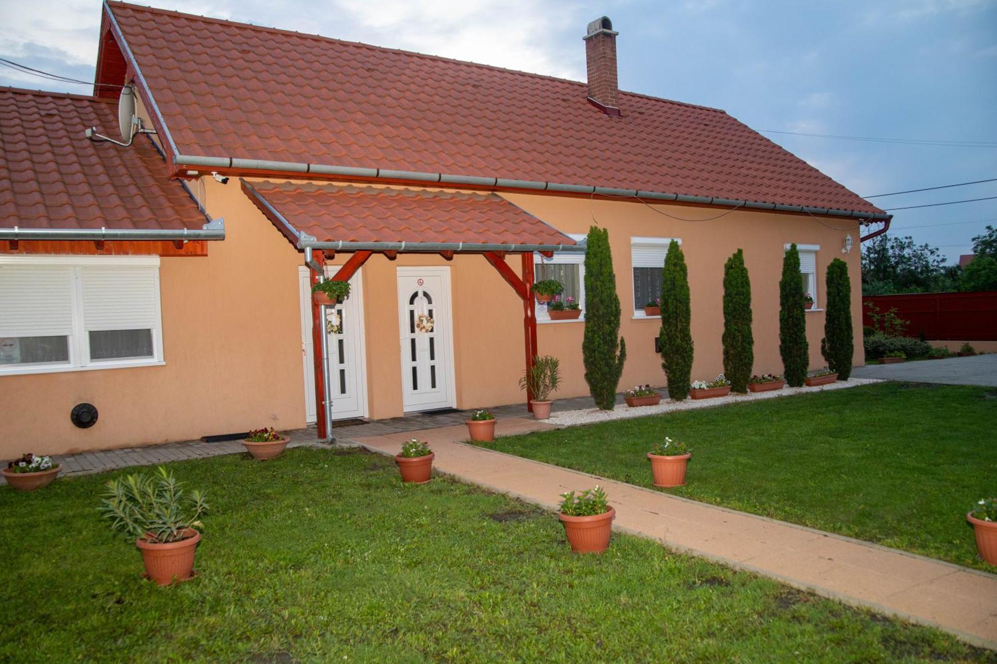 Boroka Vendeghaz Turkeve Hotel Exterior photo